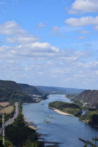 Rhein zwischen Andernach und Bad Breisig linksrheinisch, rechtsrheinisch zwischen Leutesdorf und Hammerstein 08/20 photo