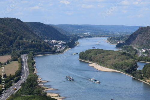 Rhein zwischen Andernach und Bad Breisig linksrheinisch, rechtsrheinisch zwischen Leutesdorf und Hammerstein 08/20 photo