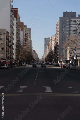 people crossing the street concept free people community © Rodrigo Rivas 