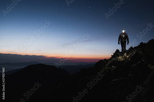 Foto Epic and colorful sunrise in the top of Catalonia, la Pica d'Estats