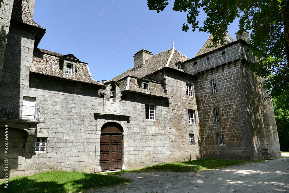 Entrée du Château de la Baume à Prinsuéjols