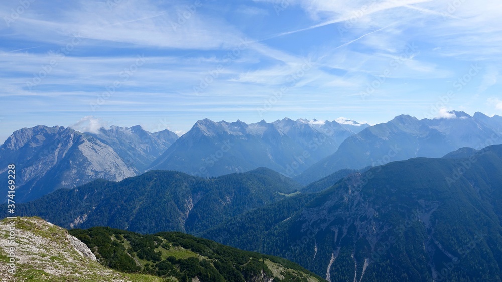 Fototapeta premium Wanderung durch die Hochalpen, Gebirgswanderung, Alpen, Gebirge