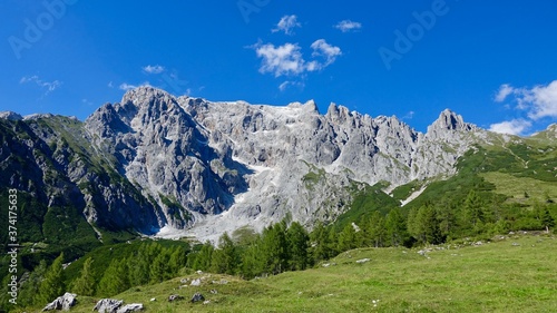 Fototapeta Naklejka Na Ścianę i Meble -  Wanderung durch die Hochalpen, Gebirgswanderung, Alpen, Gebirge