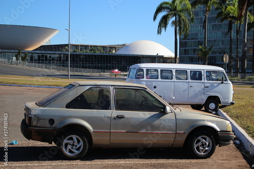 Carros abandonados em Brasília © evanildolustosa