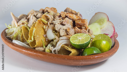 originales tacos dorados mexicanos con carne