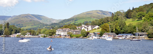 Fotografia Cruise from Windermere to Ambleside in the Lake District, Cumbria, England, UK
