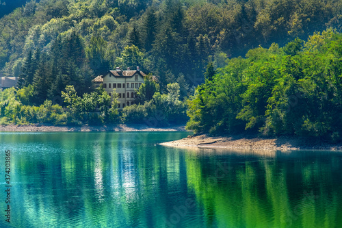 Fototapeta Naklejka Na Ścianę i Meble -  lake view building with reflections on water