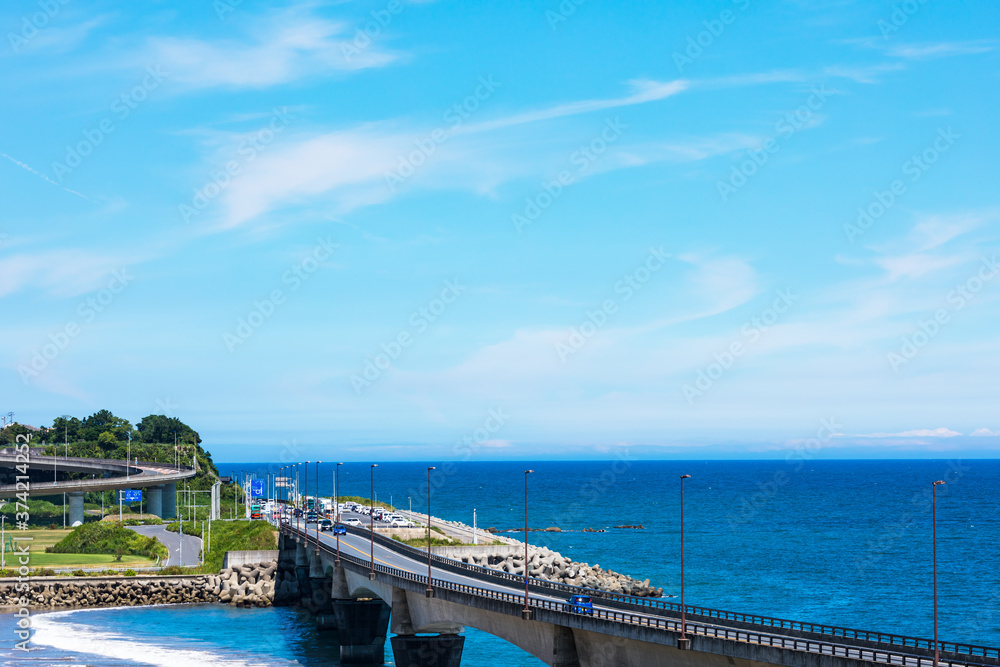 (茨城県-風景)高台から見渡す高架橋と太平洋４