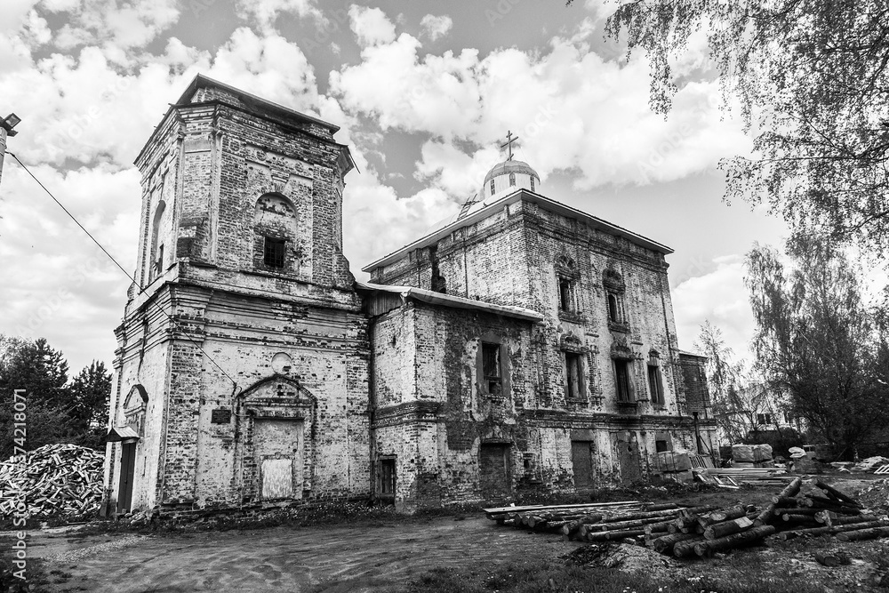 Fototapeta premium Restoration of a medieval Orthodox brick church