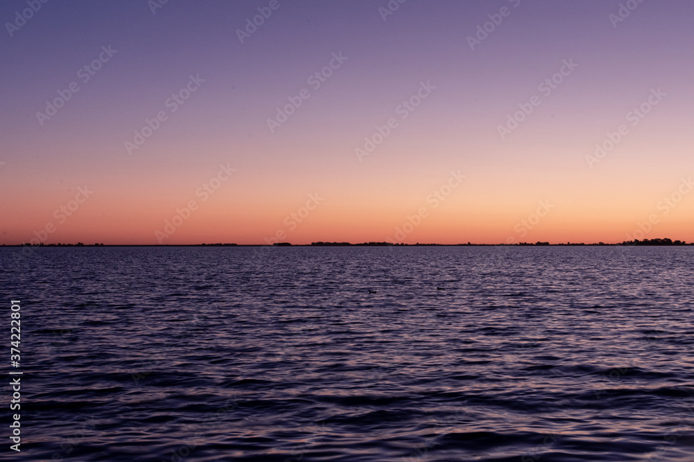 Obraz premium sunset on the lake