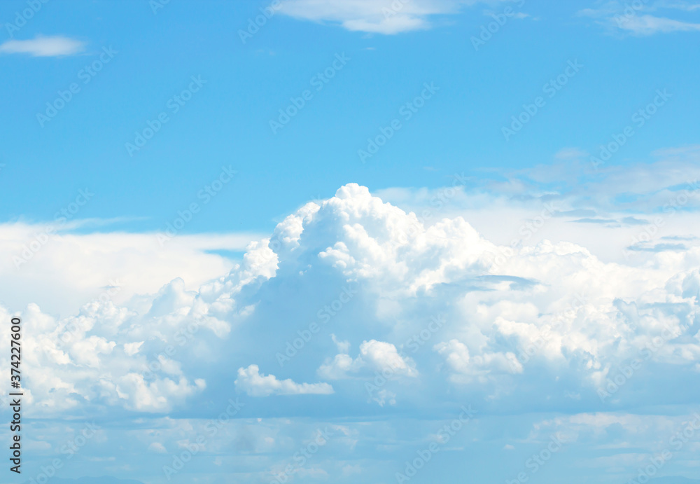 Fototapeta premium The sky is large, bright, beautiful and has white clouds.