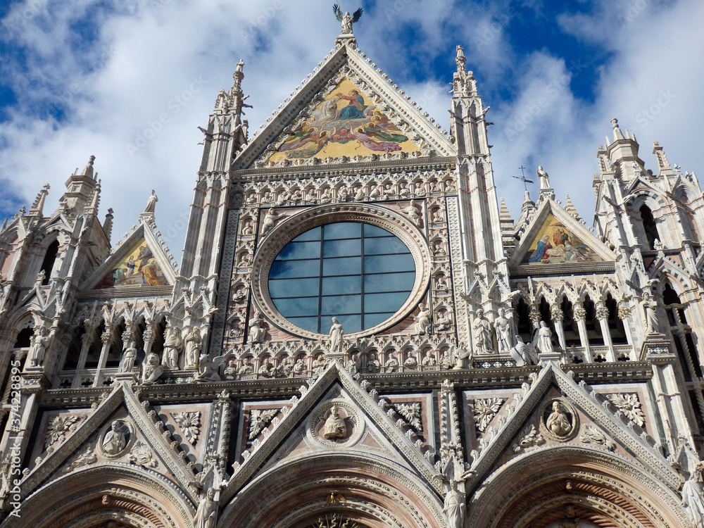 Fototapeta premium Duomo church cathedral in Milan, Italy