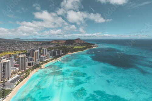panoramic view of the city of Honolulu © Jessica Loiterton