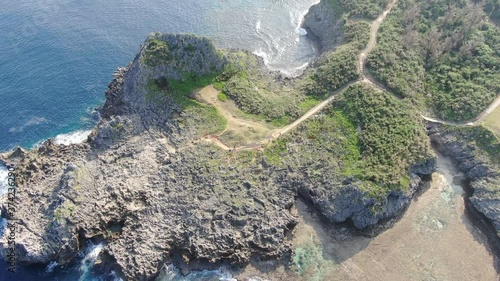 【４Ｋ・沖縄リゾート・ドローン空撮】真栄田岬　青の洞窟で有名なダイビングスポット
