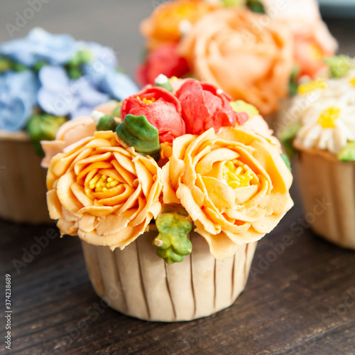 Beautiful flower cupcake for wedding, rose and peony