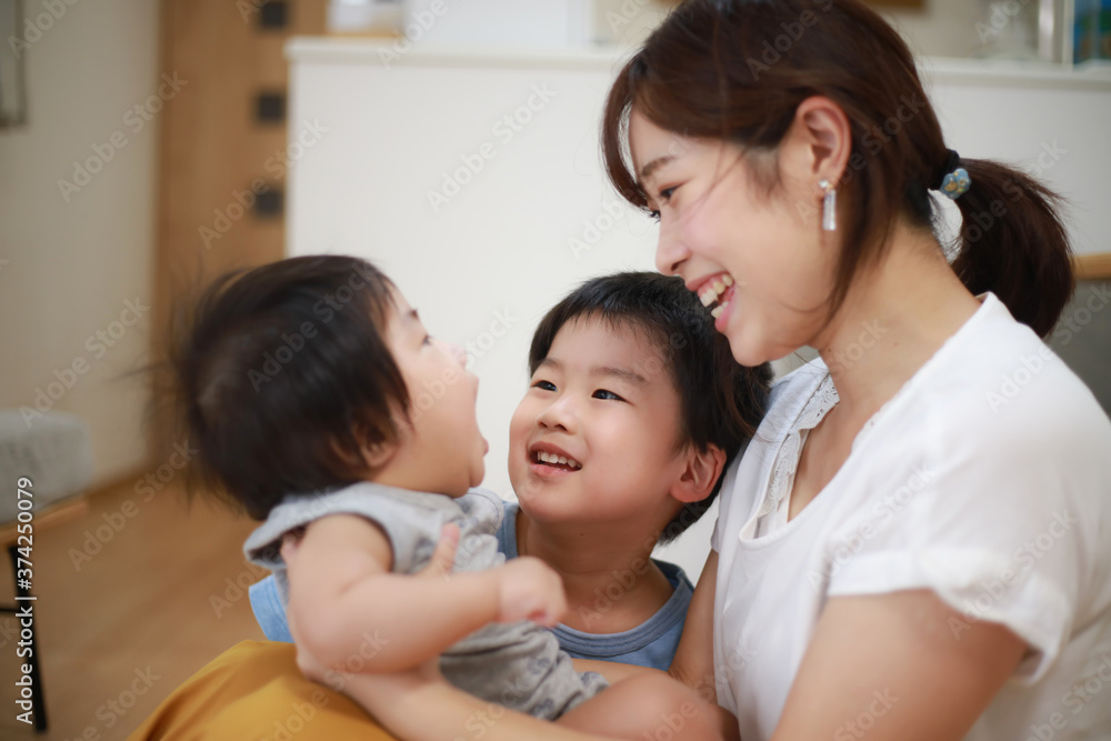 笑顔の親子 笑顔の親子
