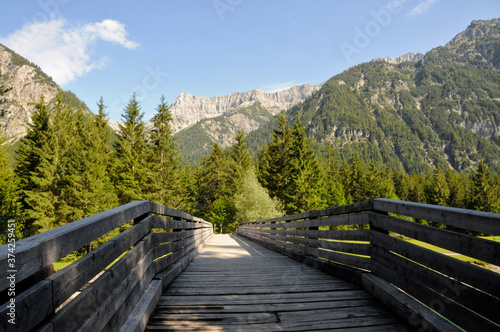 Wallpaper Mural Die Brücke zwischen Plansee und Heiterwanger See Torontodigital.ca