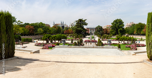 Obraz na płótnie Beautiful Park with a lot of green trees and bushes in Madrid, Span in September during the sunny day w salonie