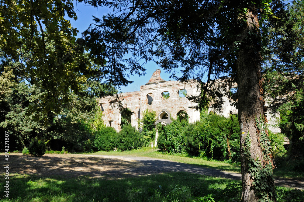 Schlossruinene in Póstelek