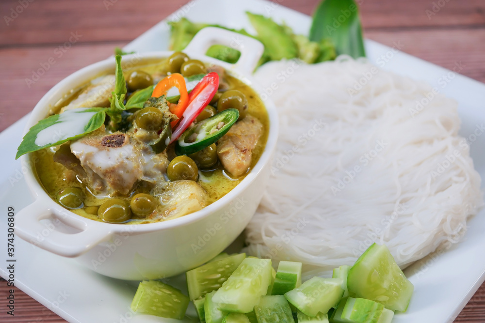 Green curry with chicken and rice noodles