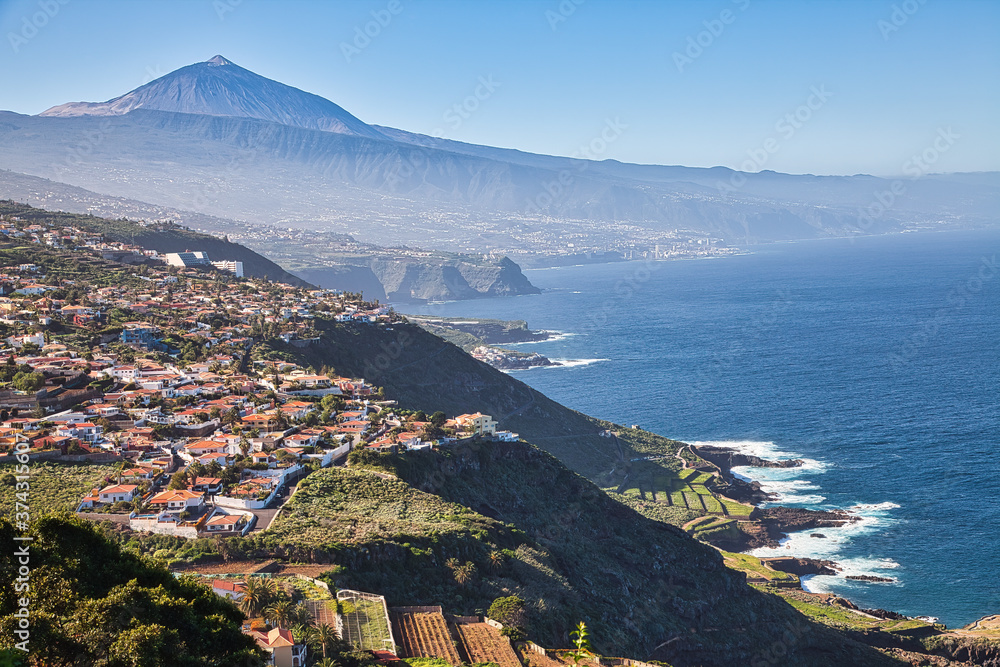 Der Inselnorden der Kanareninsel Teneriffa mit einem Blick auf den Pico del Teide