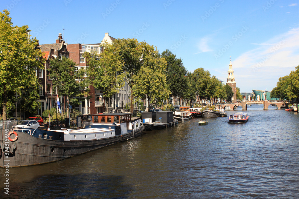 Sommer in Amsterdam; Oude Schans mit Hausbooten