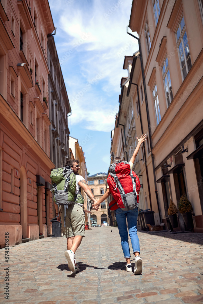 Obraz premium Man and woman with a backpack traveling and having fun at trip.Couple enjoying in vacation time.