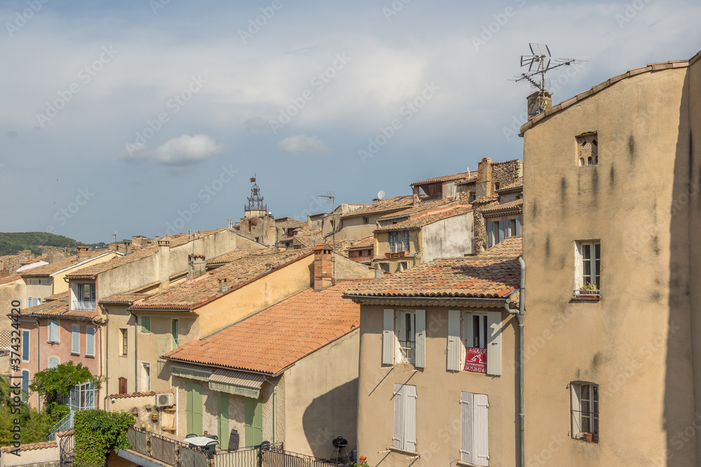 Les toits de Nyons, village touristique de Provence