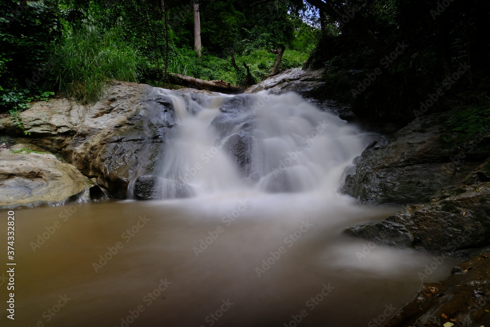Obraz premium waterfall in the mountains