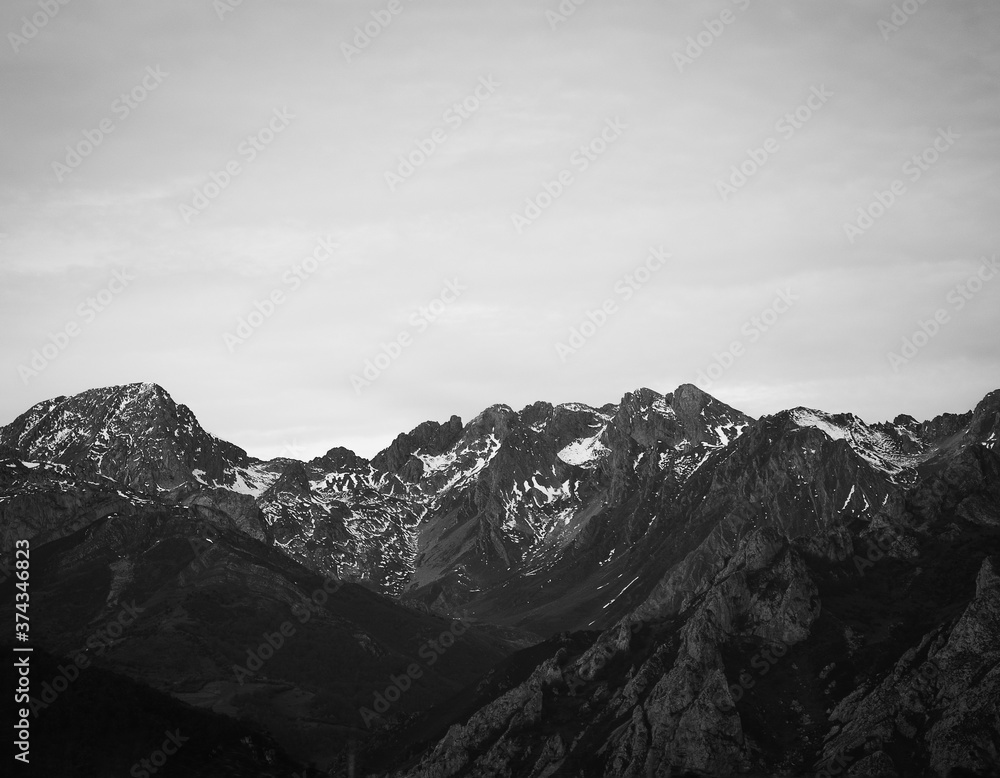 Montañas nevadas