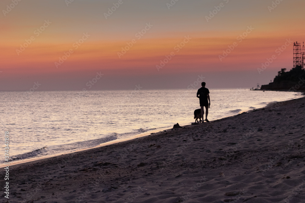 Naklejka premium walking on the beach