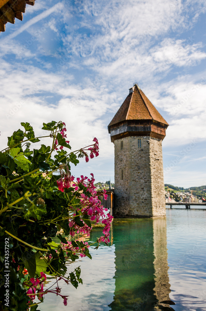Luzern, Kapellbrücke, Wasserturm, Holzbrücke, Stadt, Altstadt, Brücke, Reuss, Fluss, Vierwaldstättersee, Alpen, Rigi, Sommer, Schweiz Luzern, Kapellbrücke, Wasserturm, Holzbrücke, Stadt, Altstadt, Brücke, Reuss, Fluss, Vierwaldstättersee, Alpen, Rigi, Sommer, Schweiz