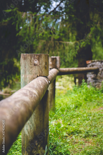 valla de madera en montaña