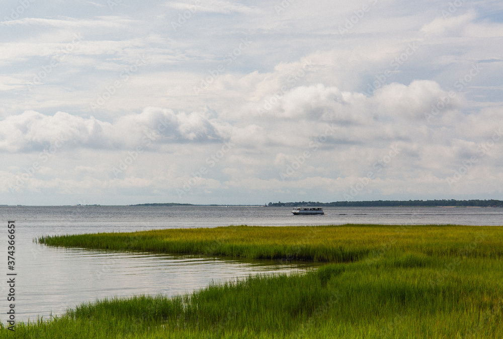 Fototapeta premium Cruise on Cooper river in Charleston, SC
