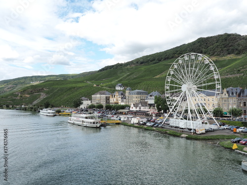 Bernkastel Kues - beliebtes Urlaubsziele an der Mosel photo