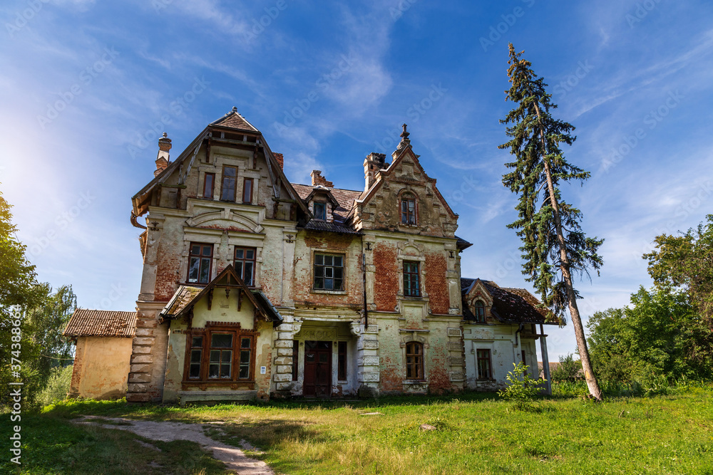 An old abandoned house in the Antonines. Ukraine An old abandoned house in the Antonines. Ukraine