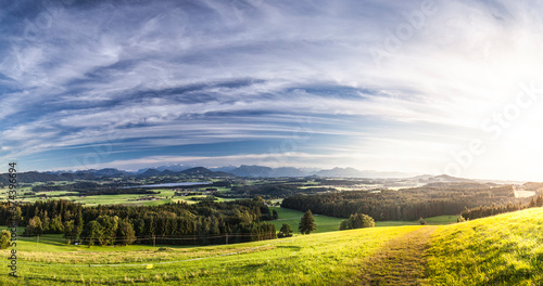 Mountain panorama with lake in Austria. Landscape with mountain view in the sunlight. Bergpanorama mit See. Landschaft mit Blick auf Berge und See im Sonnenlicht. Gebirgskette Salzburgerland.