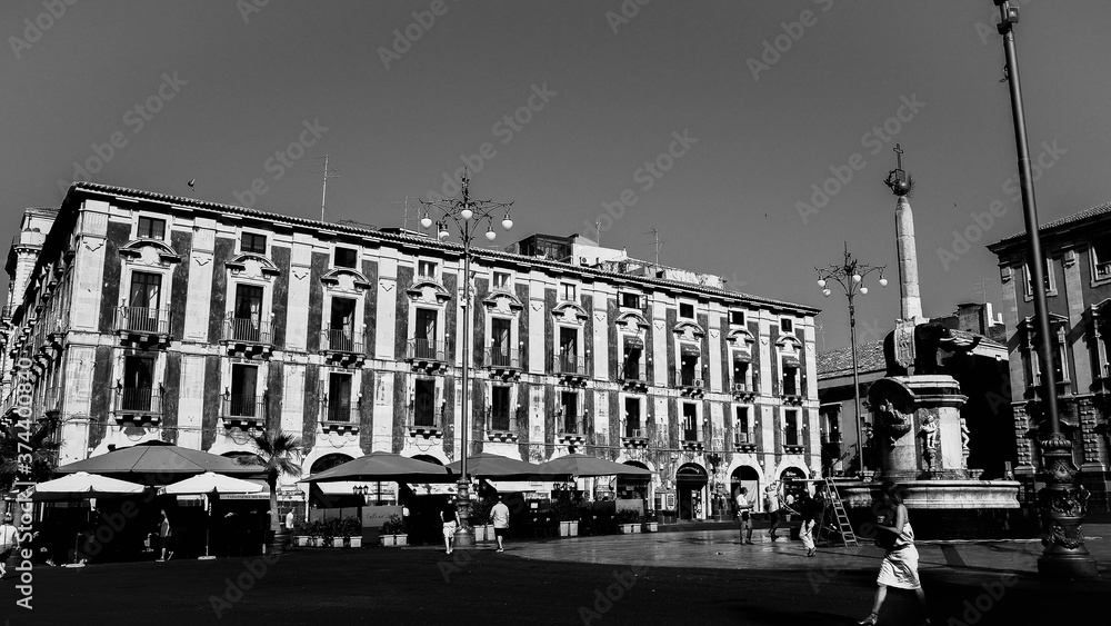 Naklejka premium sicilian square black and white
