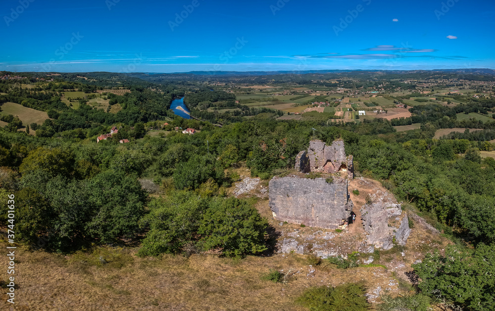 Gintrac (Lot, France) - Vue aérienne des ruines du château de Taillefer et de la vallée de la Dordogne