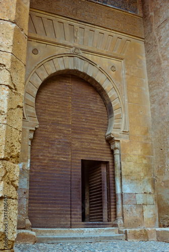 Puerta en la Alhambra  Gate in the Alhambra © Antonio