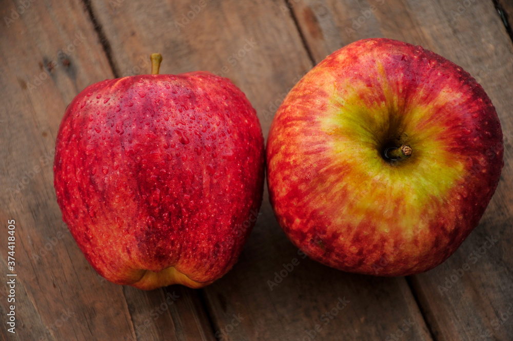 red apples red apples