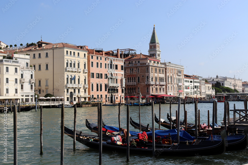 Venedig: Ufer des Canale Grande mit Palazzi und dem Campanile Venedig: Ufer des Canale Grande mit Palazzi und dem Campanile