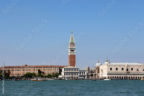 Venedig: Ansicht vom Wasser mit Campanile, Dogenpalast und der Piazzetta San Marco