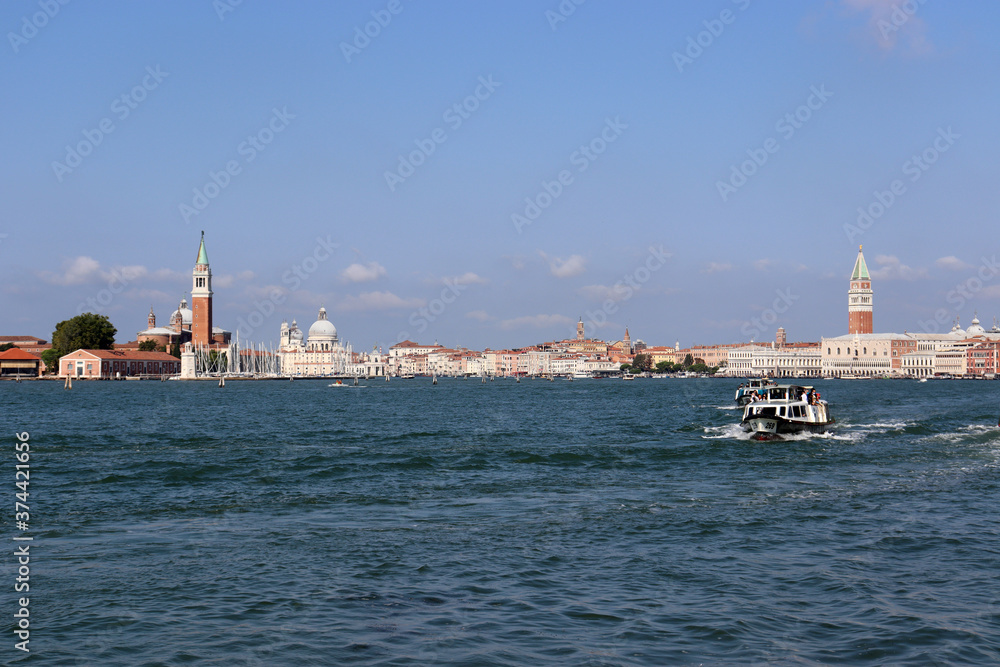 Venedig: Blick über den Canale della Giudecca auf Dorsoduro, Kathedrale Santa Maria della Salute
