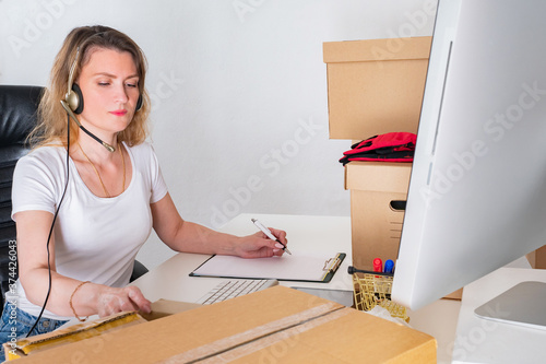 Client service manager. Gir...