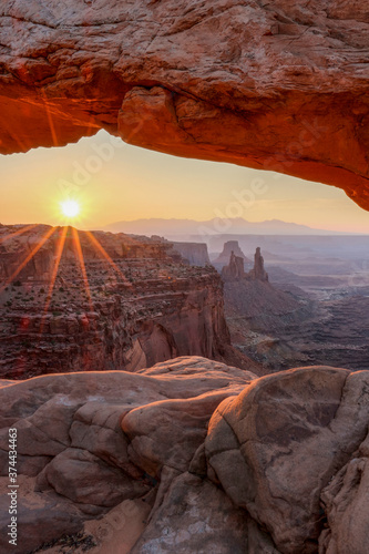 Mesa Arch Vertical, canyonlands Utah.