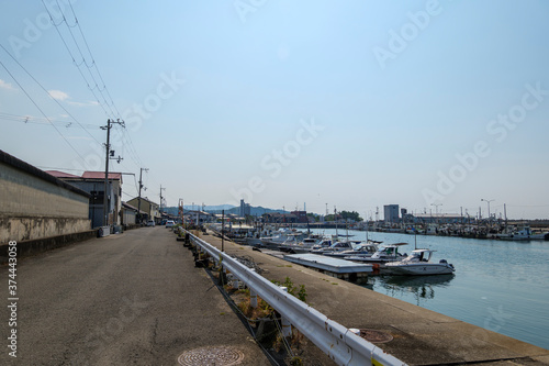 A view of a port town in southern Osaka © 隼人 岩崎