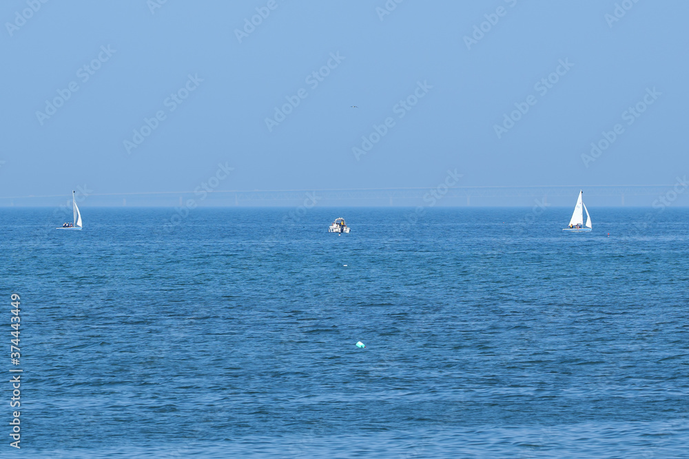 Fototapeta premium A view of the beach on a clear day in mid-summer