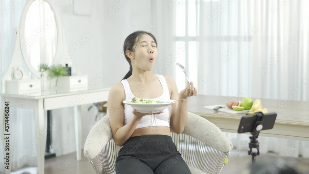 Healthy women in Asian beauty are live streaming. Teach content about eating healthy fruit. Inside your house Healthy weight loss ideas Healthy women in Asian beauty are live streaming. Teach content about eating healthy fruit. Inside your house Healthy weight loss ideas