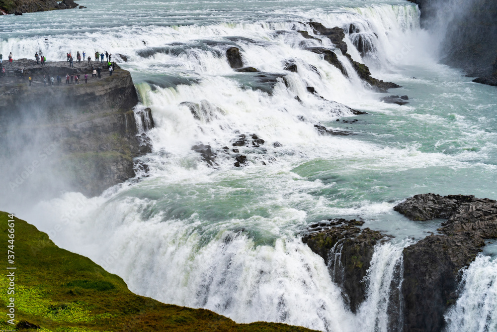 Der Gullfoss - zweistufiger Wasserfall im Süden Islands